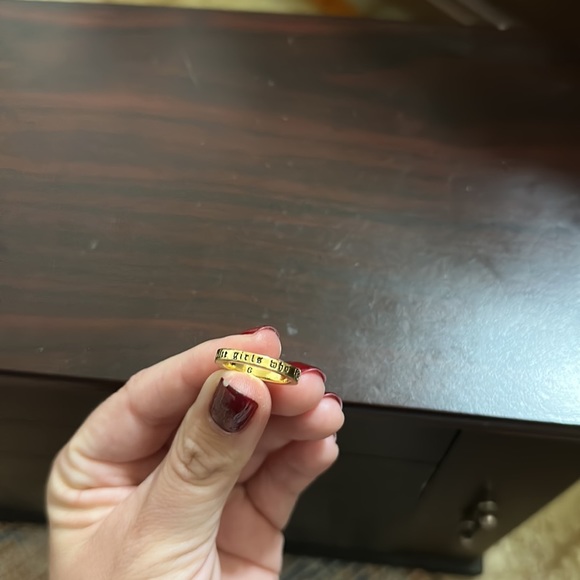 Juicy Couture Engraved Gold Ring - Size 6 - Picture 3 of 3